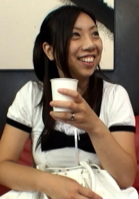 奥さま限定インタビューとナンパされたFカップ美女奥様！巨乳を強調するファッションにヤリマン臭満載！なし崩しのナンパ中出しSEX！