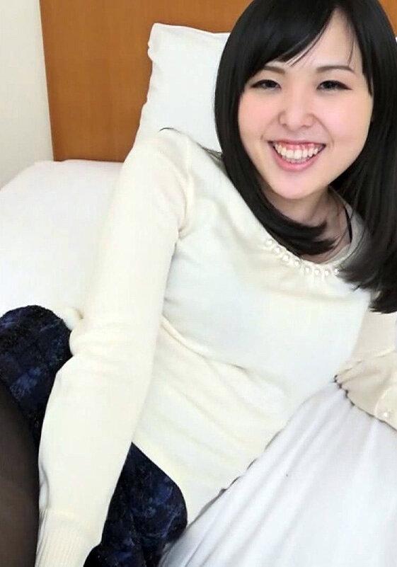 【キタッ！！サキュバス人妻】Tバックに黒ストッキングで街中を彷徨いオトコを狩る。密室でオトコを品定めして性力を吸い尽くす！サセ妻降臨