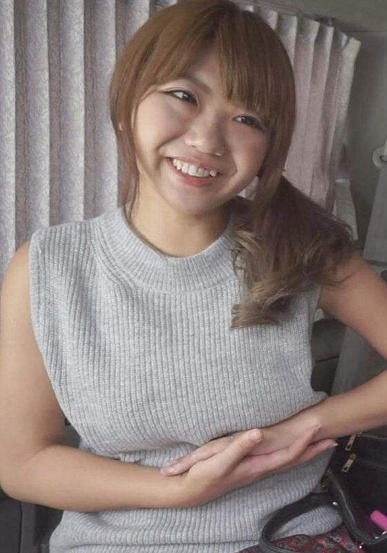 八重歯がかわいい巨乳妻のアソコは感度良好！愛液溢れる糸引き状態！