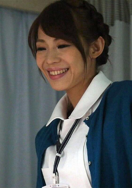 夜勤主任看護師、個室逆ナンパ 尿瓶で尿処理はOKのサイン！