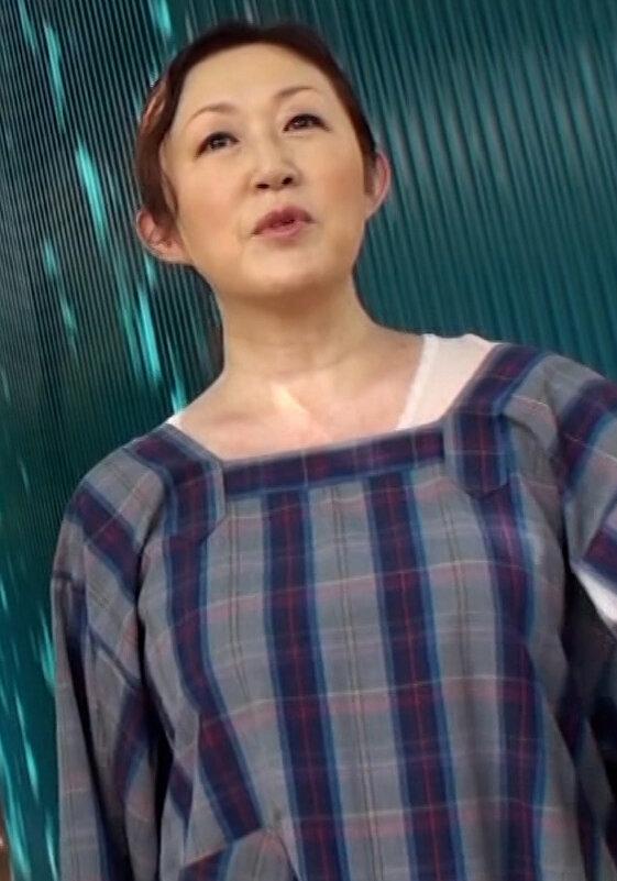 性欲なんてなさそうな田舎の熟女をナンパ！久しぶりの若い肉棒に感じてしまいイキ顔晒す中出しSEX！