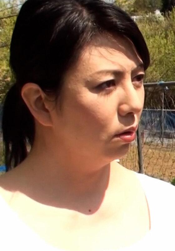 清楚な顔してムチムチエロボディの九州熟女。ナンパ男を怪しむも部屋へのこのこついて来るヤリマン熟女と絶頂SEX！