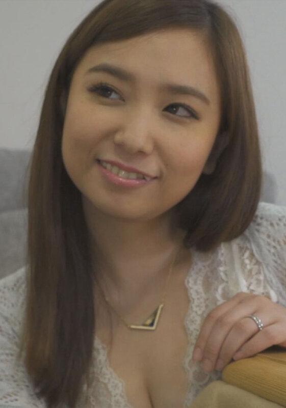 継母のイタズラ！父の再婚相手とこたつの下で触り合う乱れた関係！