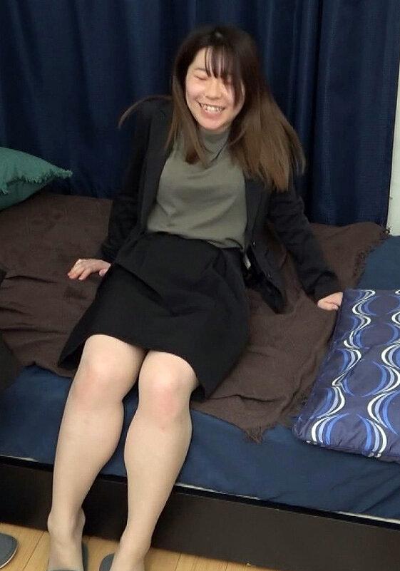 お持ち帰りされてきた巨乳ちゃん！意識の無い彼女のおっぱいで勝手にパイズリ！