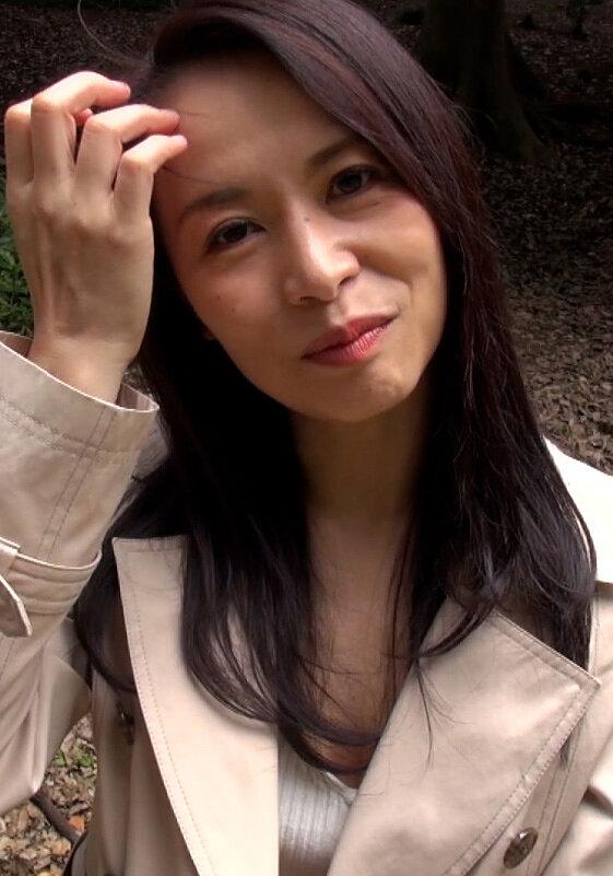 こんなに綺麗で清楚な熟女が！？刺激を求めてAV出演！恥じらいながらも快楽にハマる五十路熟女のエロ過ぎSEX！