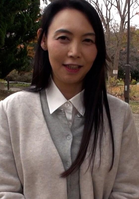 良き妻、良き母を努めて来た上品な雰囲気の五十路熟女さんが人生初の浮気SEX！他人棒での激ピスにイキまくる初撮りSEX！