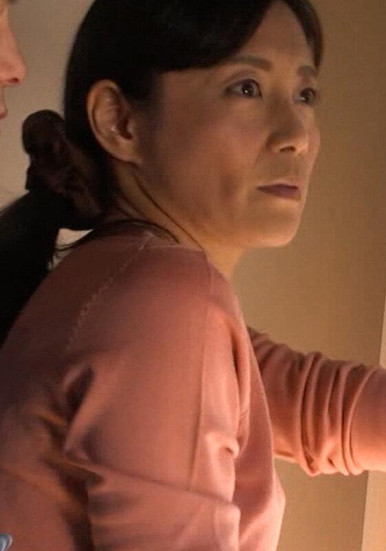 性欲溢れる熟女はディルドオナニーを見られ、理性と欲望の狭間で快楽に堕ちていく！