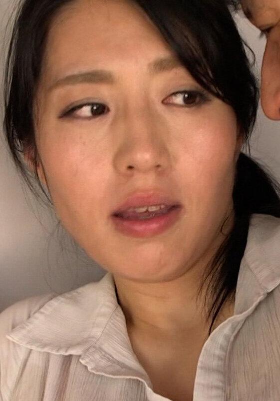 エロス溢れる美熟女のカラダに狂う若い肉棒！一度の過ちは加速度を増して堕ちていく！禁断の肉欲SEXに狂う！