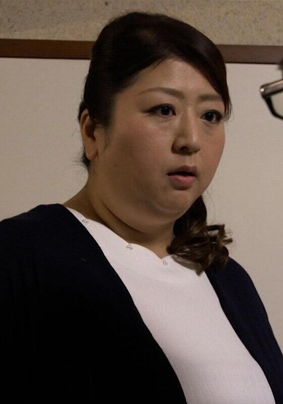 理性と欲望の狭間で揺れ、淫靡に乱れる豊満エロボディの熟女！本能丸出し禁断の肉弾中出しSEX