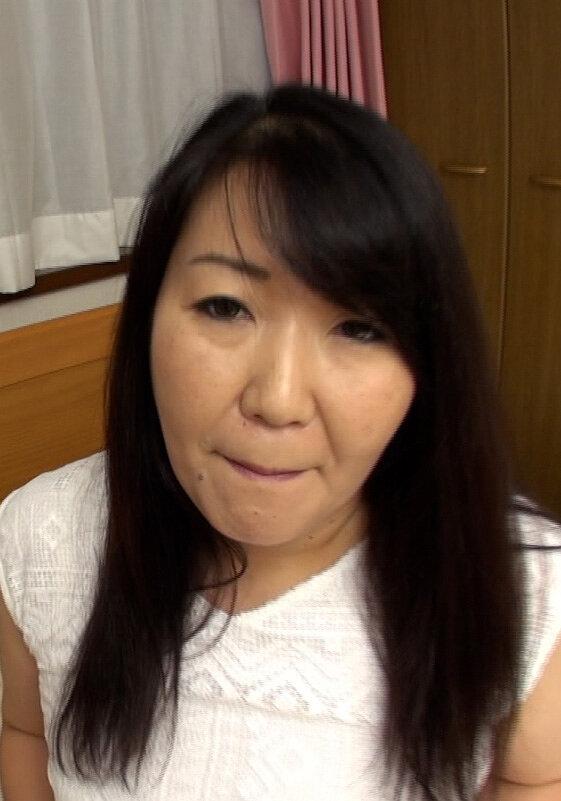 落ち着いた雰囲気の黒髪熟女！カメラの前で男優のローター責めに淫靡に悶え女の悦びを覚え乱れていく淫乱性交！