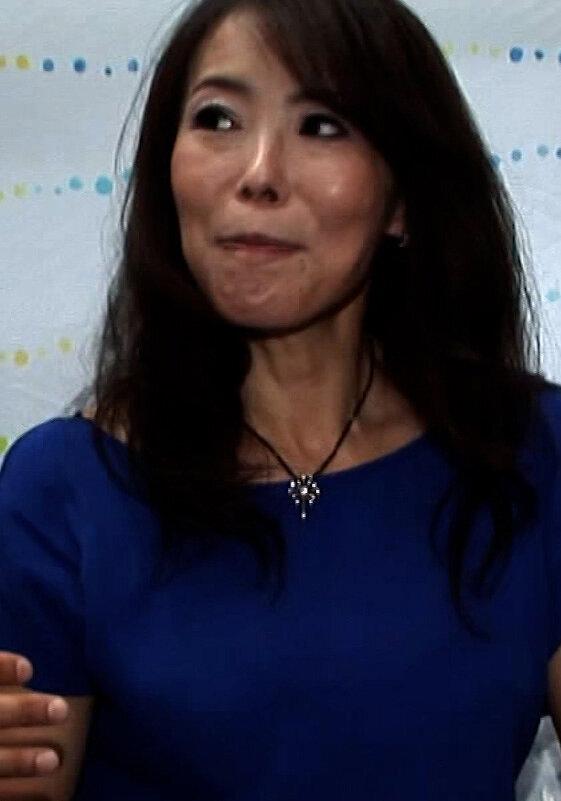 ペアルックの母娘をファッションチェックと車に誘う！娘の前でもお構いなし、欲求不満を拗らせた熟女ママの快楽絶頂性交！