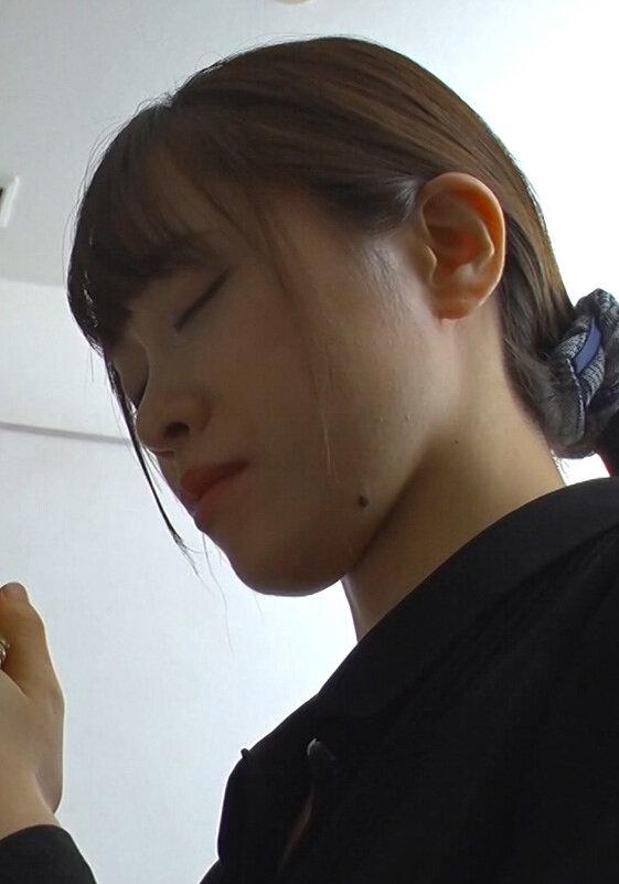 一周忌を迎えた兄の嫁さんがエロくて…絶対に欲求不満な美しき未亡人に肉棒握らせ中出しSEX！