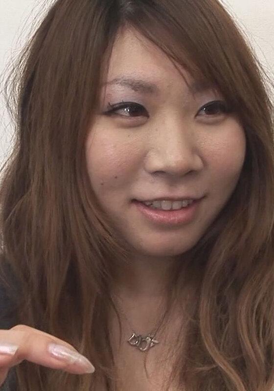 スケスケの魅力的な下着を外してみると控えめなちっぱいがこんにちは！得意なフェラチオを披露して身体に肉棒をお出迎え！