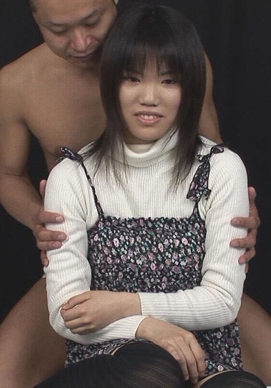 男性経験どころかキスもした事がない正真正銘のウブな女性がAV初出演！カメラ前での初めての処女喪失！