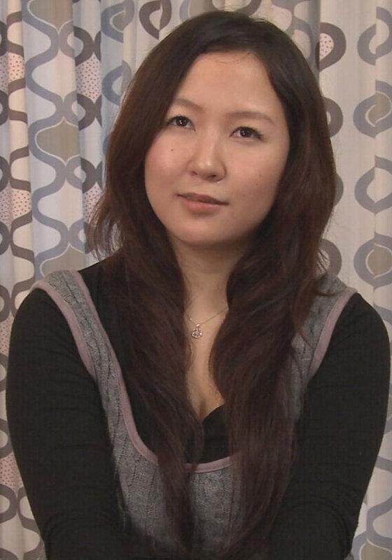 どことなく安心するおっとり顔の素人奥様！虫も潰せない様な顔して浮気はしちゃう？！Gカップのたわわなおっぱいを揺らして中出しセックス！