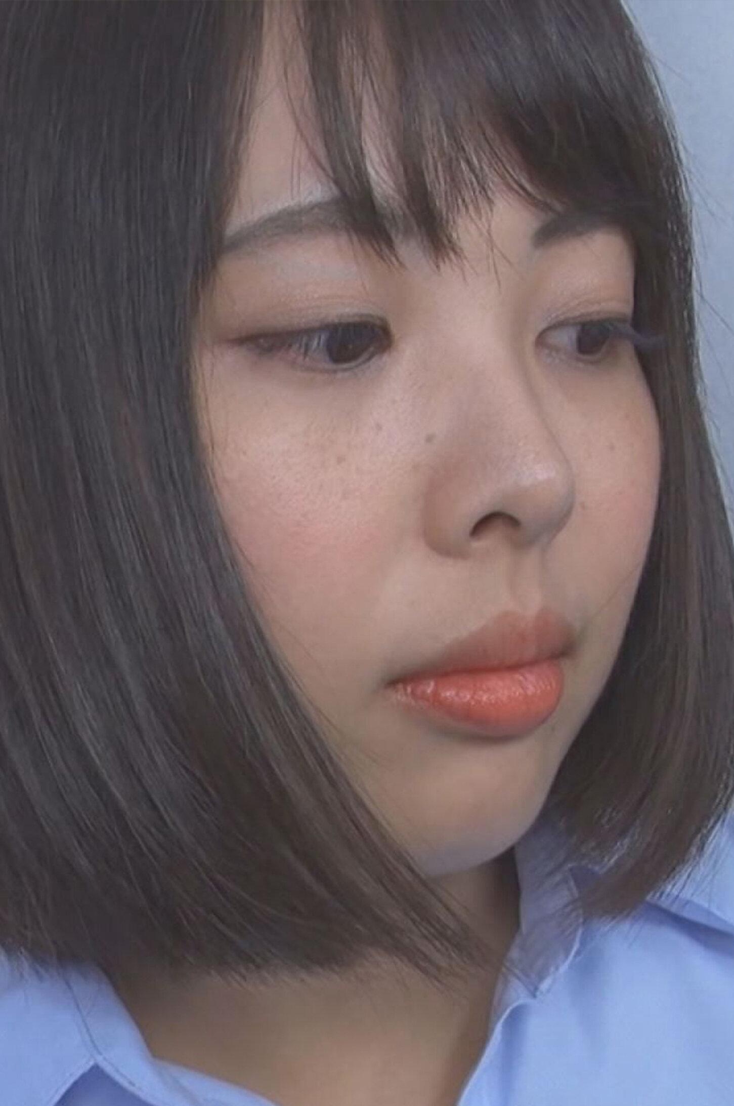 痴●の手マンに耐えられず潮吹き！我慢できずにトイレで貪り合う