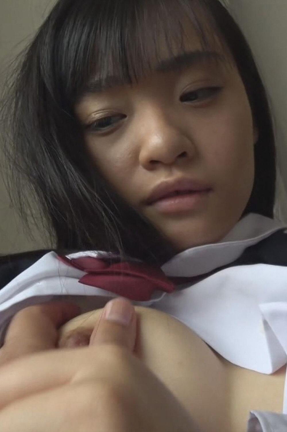 毛深いアソコがエロい、地味顔巨乳女子校生