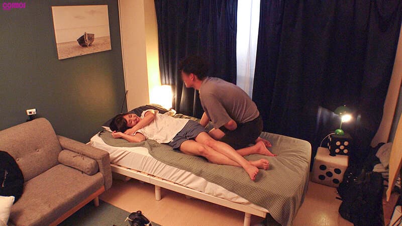 素人妻が一般大学生の自宅にコンドーム1つ渡され一泊一度のゴム姦では満足できず宿泊中2度もガチ中出しを許してしまう騎乗位でイキ乱れるFカップ妻 ゆみさん32歳 サンプル画像 9