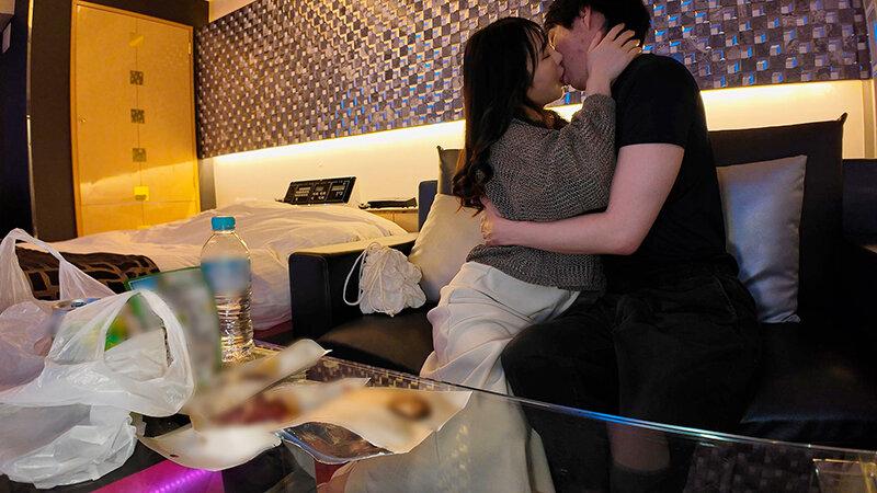 出張と嘘をついて会ってくれたバリキャリOL吉澤友貴とミッドナイトW不倫で夜から朝にかけて精飲と中出しを何度もしてお泊りすっぴん美人を独り占めした サンプル画像 8