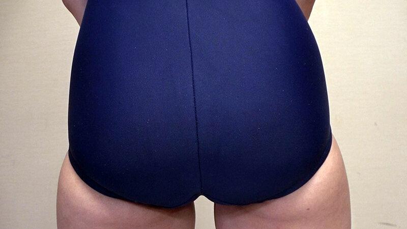 八坂凪 濡れてテカってピッタリ密着 神スク水 可愛い女子のスクール水着姿をじっとりと堪能！着替え撮影から始まり貧乳から巨乳にパイパン、ハミ毛、ジョリワキ等のフェチ接写やローションソーププレイやスク水ぶっかけ等を完全着衣で楽しむAV サンプル画像 14