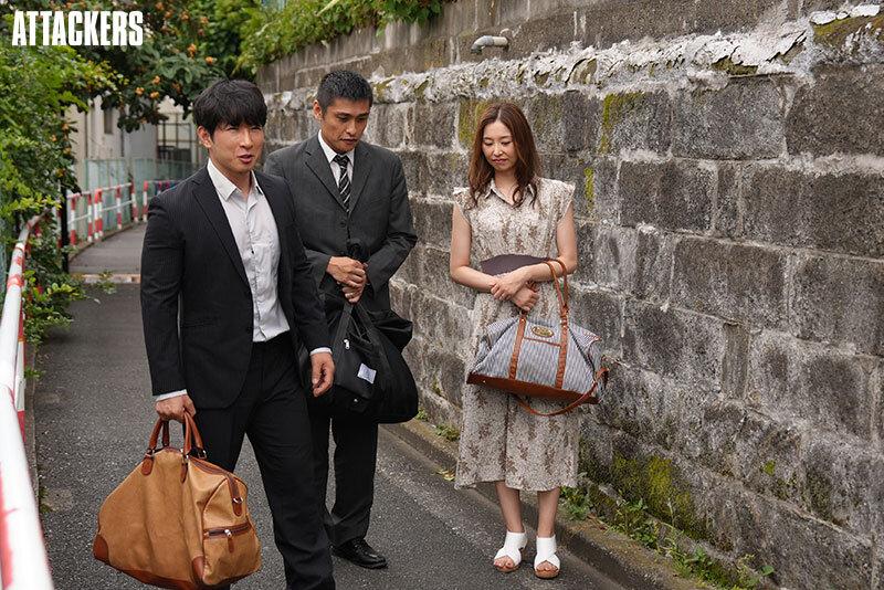 妻を差し出すか、会社をクビになるか。究極の選択を迫られ、絶倫上司に妻を差し出すしかなかった言いなり温泉旅行。 夏目彩春 サンプル画像 8