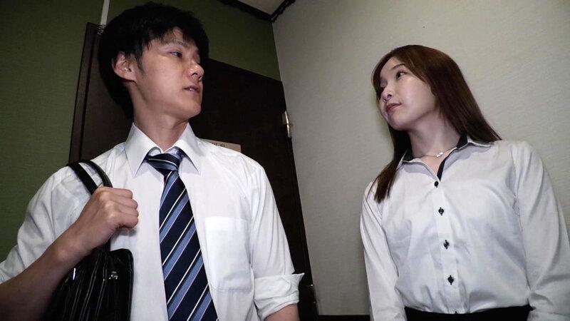 【4K】憧れの美人上司とまさかの相部屋で中出しSEX 小春まり サンプル画像 3