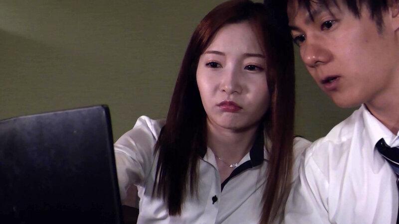 【4K】憧れの美人上司とまさかの相部屋で中出しSEX 小春まり サンプル画像 4