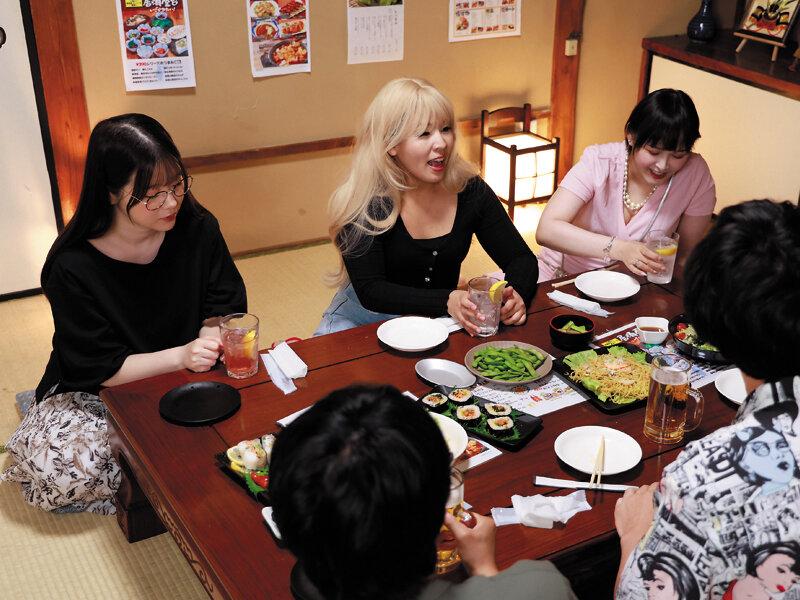 合コン数合わせ要員の陰キャ女子に居酒屋トイレで路上でめっちゃキスされ軽率にお持ち帰りしたら…一発ヤっても帰ってくれず勝手に同棲開始 デカパイズリと乳揺らしピストンで連日ザーメン抜き盗られ生活 丸最レア サンプル画像 11