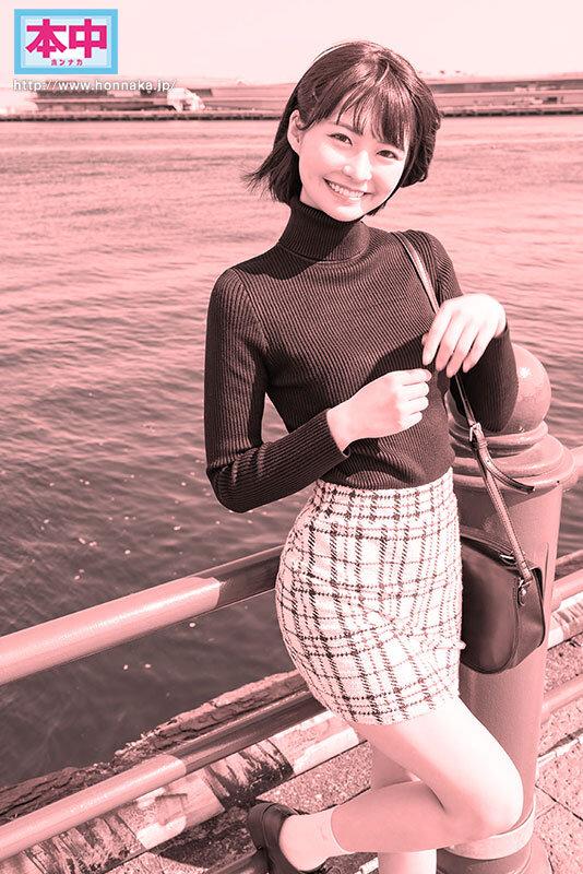 一度関係があった可愛いカフェ店員と3年ぶりに再会したら人妻になっていた。もう一度しないと誘ったら最初は断られたけど押しに弱いのは変わらずで… 1度だけの約束でホテルで朝までめちゃくちゃ中出ししまくった。初めての朝帰り不倫 東條なつ サンプル画像 11