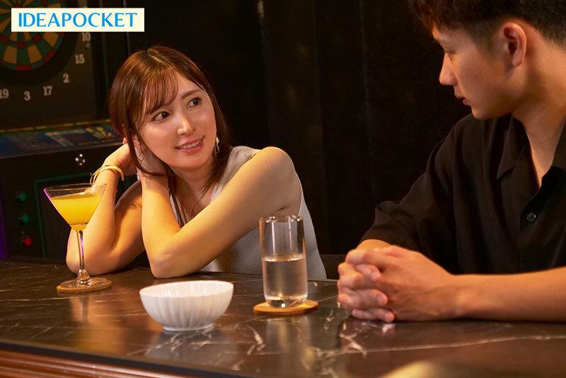 コンビニの年下バイトから女として求愛され 不倫にハマってしまった愛に飢える元タレント人妻 仲村みう サンプル画像 5