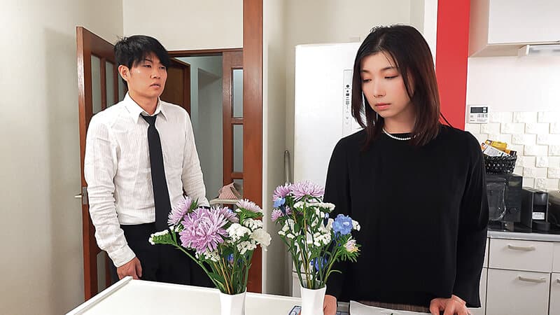 夫の初七日に義理の息子と友人の夜●いを受け、遺影の前でメス堕ちする義母 加藤ツバキ サンプル画像 4