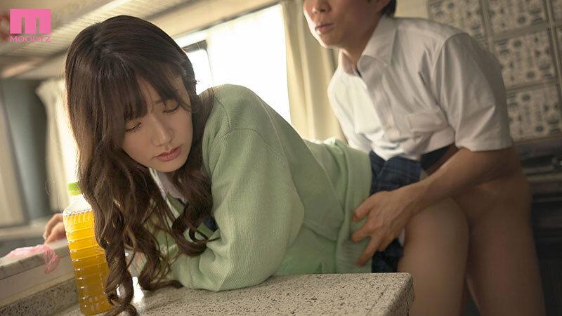 入り浸り幼馴染ギャルの無防備パンチラにド欲情。コンドーム箱を使い切るまで発情ピストンした童貞卒業ヲタク僕 宮下玲奈 サンプル画像 4