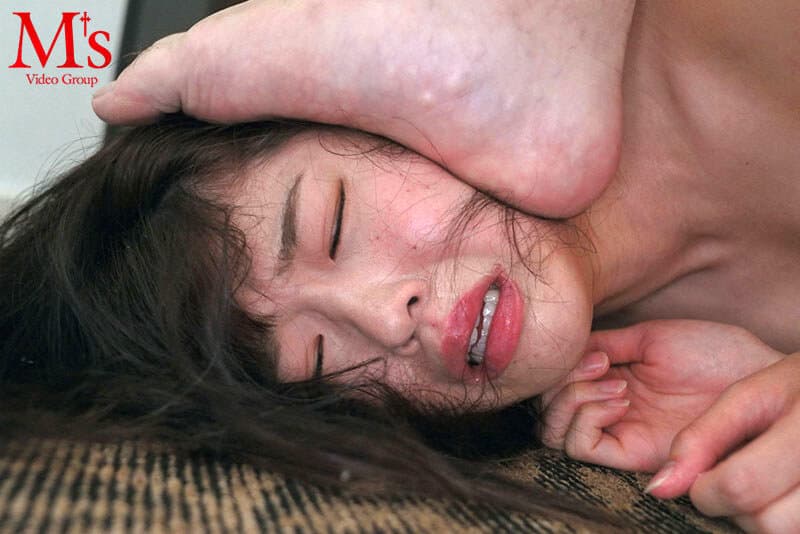 大嫌いな男達に脅され嬲られ犯●れて精液が逆流するほどマ○コに！ケツ穴に！屈辱大量中出し！汚濁ザーメン肉便器に堕ちたオンナ達！ サンプル画像 1